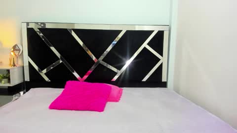 Isabella online show from September 20, 2025, 12:39 pm