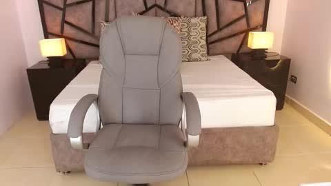 ilitzy cardona online show from November 27, 2025, 4:25 am