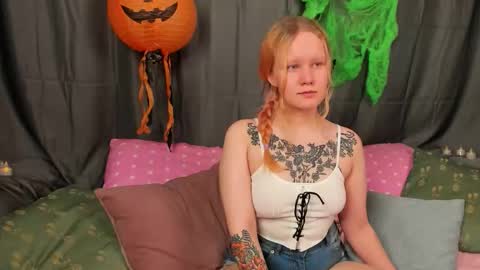 Annie online show from October 31, 2025, 6:47 am