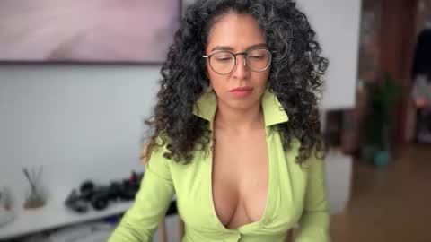 Kloe online show from January 14, 2026, 7:19 pm