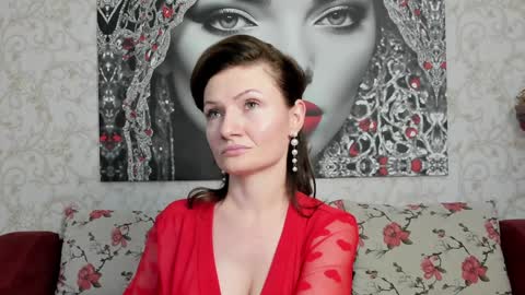 Snapshot of illegalbeauty87 chatting on December 24, 2024, 10:39 pm Ingrid or more easier...Miss GoDDess Mistress online show from December 24, 2024, 10:39 pm