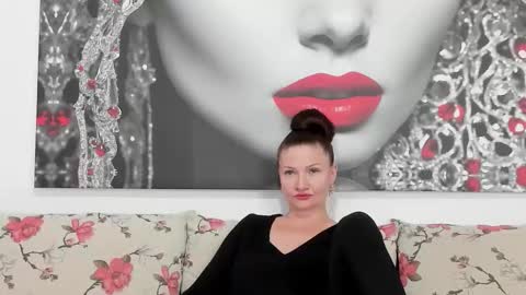 Snapshot of illegalbeauty87 chatting on September 9, 2025, 11:04 pm Ingrid or more easier...Miss GoDDess Mistress online show from September 9, 2025, 11:04 pm