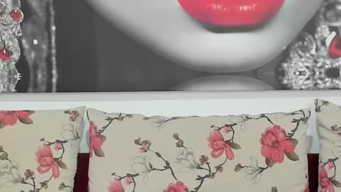 Snapshot of illegalbeauty87 chatting on October 1, 2025, 1:17 pm Ingrid or more easier...Miss GoDDess Mistress online show from October 1, 2025, 1:17 pm