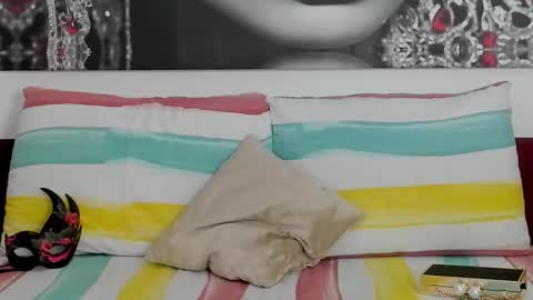 Snapshot of illegalbeauty87 chatting on November 6, 2025, 2:01 am Ingrid or more easier...Miss GoDDess Mistress online show from November 6, 2025, 2:01 am