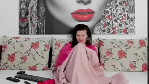 Snapshot of illegalbeauty87 chatting on February 26, 2026, 1:26 am Ingrid or more easier...Miss GoDDess Mistress online show from February 26, 2026, 1:26 am