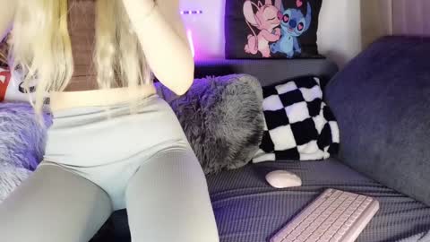 nicollee online show from January 26, 2025, 3:47 pm