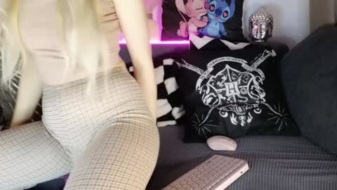 nicollee online show from February 5, 2025, 11:06 pm