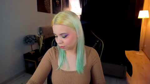 Roxy online show from November 23, 2025, 6:19 pm