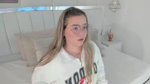 Snapshot of im_dalhia chatting on February 22, 2025, 7:58 pm DAHLIA online show from February 22, 2025, 7:58 pm