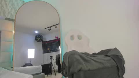 Snapshot of im_dalhia chatting on September 14, 2025, 1:32 pm DAHLIA online show from September 14, 2025, 1:32 pm