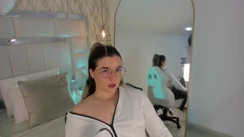 Snapshot of im_dalhia chatting on September 17, 2025, 9:27 pm DAHLIA online show from September 17, 2025, 9:27 pm