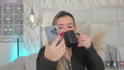 DAHLIA online show from December 1, 2025, 8:47 pm