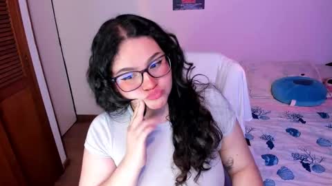 mei mei uwu online show from December 17, 2025, 1:11 am