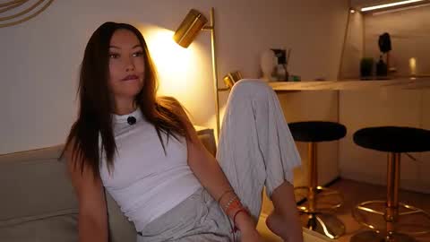 Milla online show from November 26, 2025, 5:03 pm