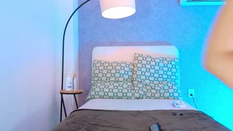 Snapshot of im_nova_w chatting on October 18, 2025, 7:25 pm nova online show from October 18, 2025, 7:25 pm