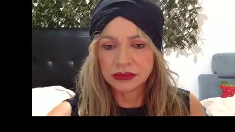 Snapshot of im_sharonr chatting on November 5, 2025, 4:07 pm Sharon online show from November 5, 2025, 4:07 pm