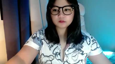 cherryl online show from November 3, 2025, 7:37 pm