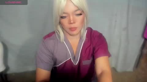 Snapshot of im_ur_hot_ella chatting on October 9, 2025, 12:03 pm ella may online show from October 9, 2025, 12:03 pm