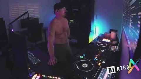 Snapshot of imdjazra chatting on November 12, 2025, 1:28 am DJ Azra online show from November 12, 2025, 1:28 am