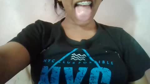 Snapshot of imlovelyrose chatting on February 7, 2025, 9:37 am ROSE online show from February 7, 2025, 9:37 am
