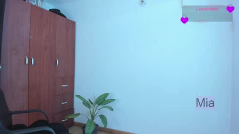 Snapshot of immia_rosse chatting on November 6, 2025, 9:26 pm mia --------- COL TIME online show from November 6, 2025, 9:26 pm