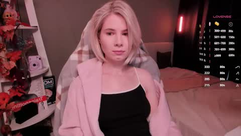 Mia online show from November 30, 2025, 11:03 am