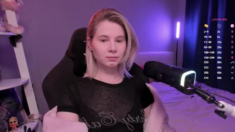 Mia online show from April 6, 2026, 10:05 am