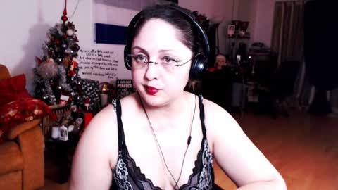 Empress online show from January 31, 2025, 8:12 pm