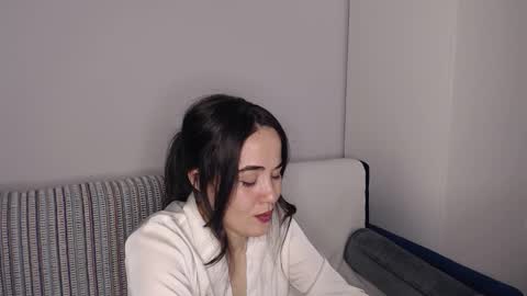 Lin online show from November 14, 2025, 7:56 pm