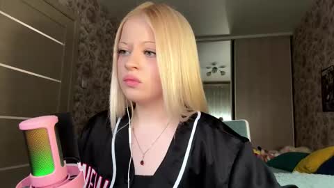 Lola online show from March 8, 2026, 9:13 am