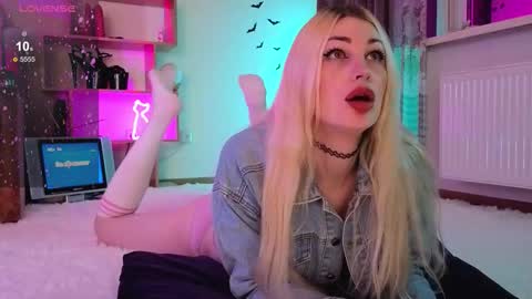  Dina  Help me reach 100 likes  online show from October 12, 2025, 9:14 pm