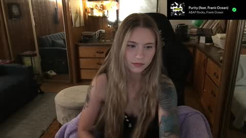Snapshot of incognitoqueen chatting on December 10, 2024, 3:20 am Carter online show from December 10, 2024, 3:20 am
