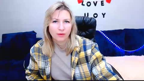 incredible_ariela online show from December 18, 2025, 7:58 am