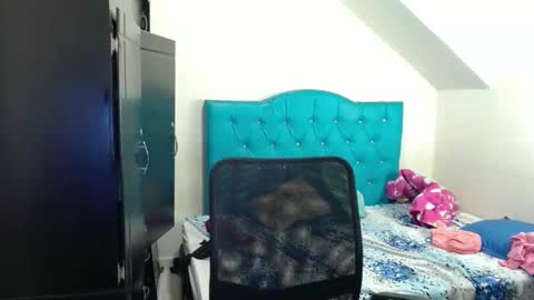 Snapshot of incubus_couple1 chatting on December 16, 2024, 1:21 am incubus_couple1 online show from December 16, 2024, 1:21 am