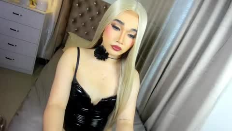 indestructabletrixie online show from December 27, 2024, 3:15 pm