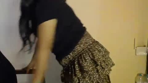 Nia online show from September 26, 2025, 7:51 pm