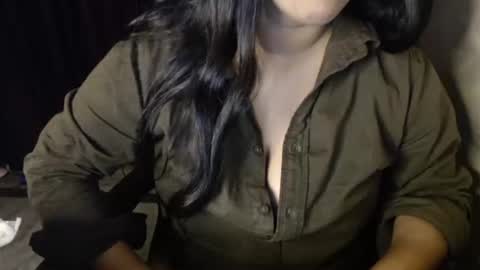 Nia online show from October 26, 2025, 10:25 pm