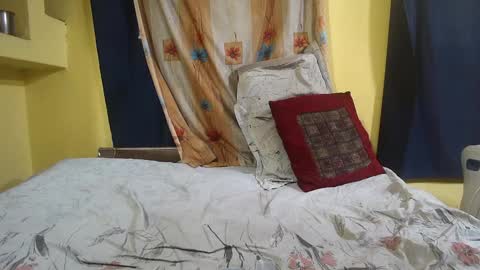 Snapshot of indiancumking chatting on December 26, 2024, 10:37 am inindiancumking online show from December 26, 2024, 10:37 am