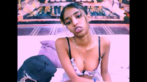 Snapshot of indiansexyslender4u2luv chatting on February 12, 2025, 12:44 pm indiansexyslender4u2luv online show from February 12, 2025, 12:44 pm
