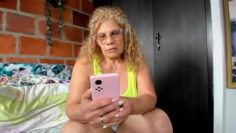 Snapshot of indiraa_channell chatting on January 3, 2025, 7:39 pm indiraa_channell online show from January 3, 2025, 7:39 pm