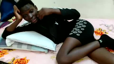 Snapshot of ines01 chatting on October 17, 2025, 2:15 am ines01 online show from October 17, 2025, 2:15 am