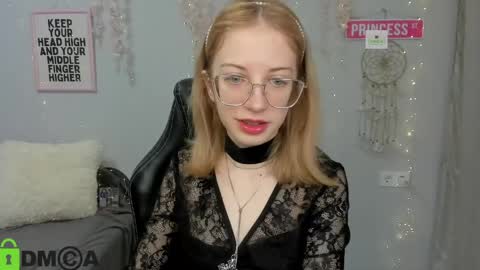 Mia online show from March 28, 2026, 1:33 pm