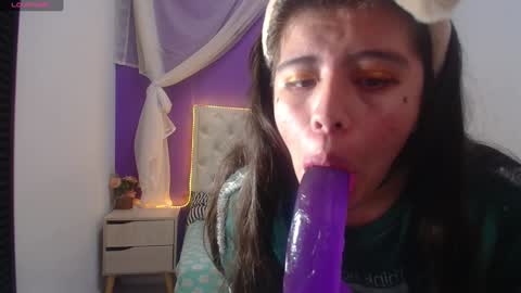 Snapshot of ingrid_casas chatting on December 7, 2024, 5:04 am Ingrid petite online show from December 7, 2024, 5:04 am