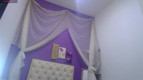 Snapshot of ingrid_casas chatting on December 7, 2024, 12:45 pm Ingrid petite online show from December 7, 2024, 12:45 pm