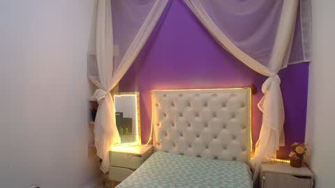 Snapshot of ingrid_casas chatting on December 17, 2024, 10:54 pm Ingrid petite online show from December 17, 2024, 10:54 pm