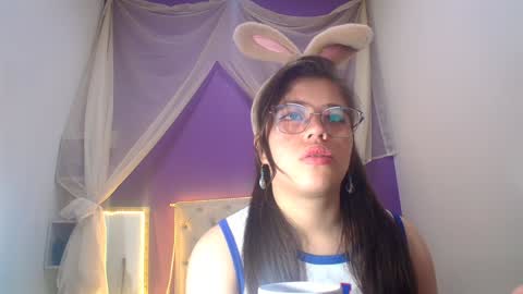 Snapshot of ingrid_casas chatting on December 18, 2024, 11:30 pm Ingrid petite online show from December 18, 2024, 11:30 pm