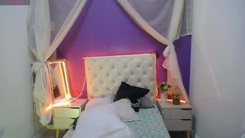 Snapshot of ingrid_casas chatting on January 15, 2025, 12:41 am Ingrid petite online show from January 15, 2025, 12:41 am