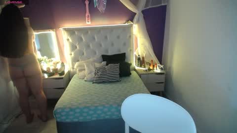 Snapshot of ingrid_casas chatting on January 23, 2025, 10:54 pm Ingrid petite online show from January 23, 2025, 10:54 pm