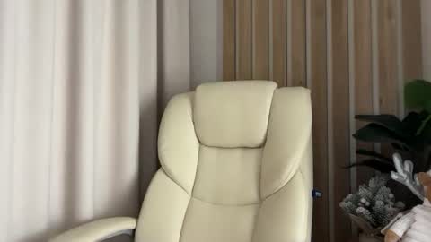 Snapshot of injaathome chatting on February 19, 2026, 7:54 pm InjaAtHome online show from February 19, 2026, 7:54 pm