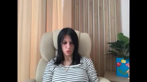 Snapshot of injaathome chatting on April 17, 2026, 5:32 am InjaAtHome online show from April 17, 2026, 5:32 am